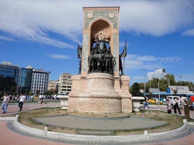 taksim-aniti
